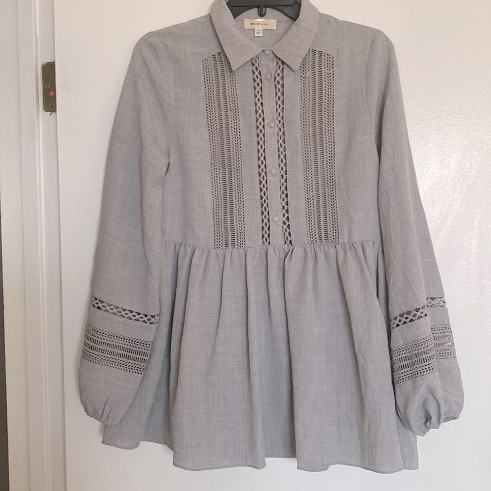 Hailey&Co grey shirt with beautiful details. S . New